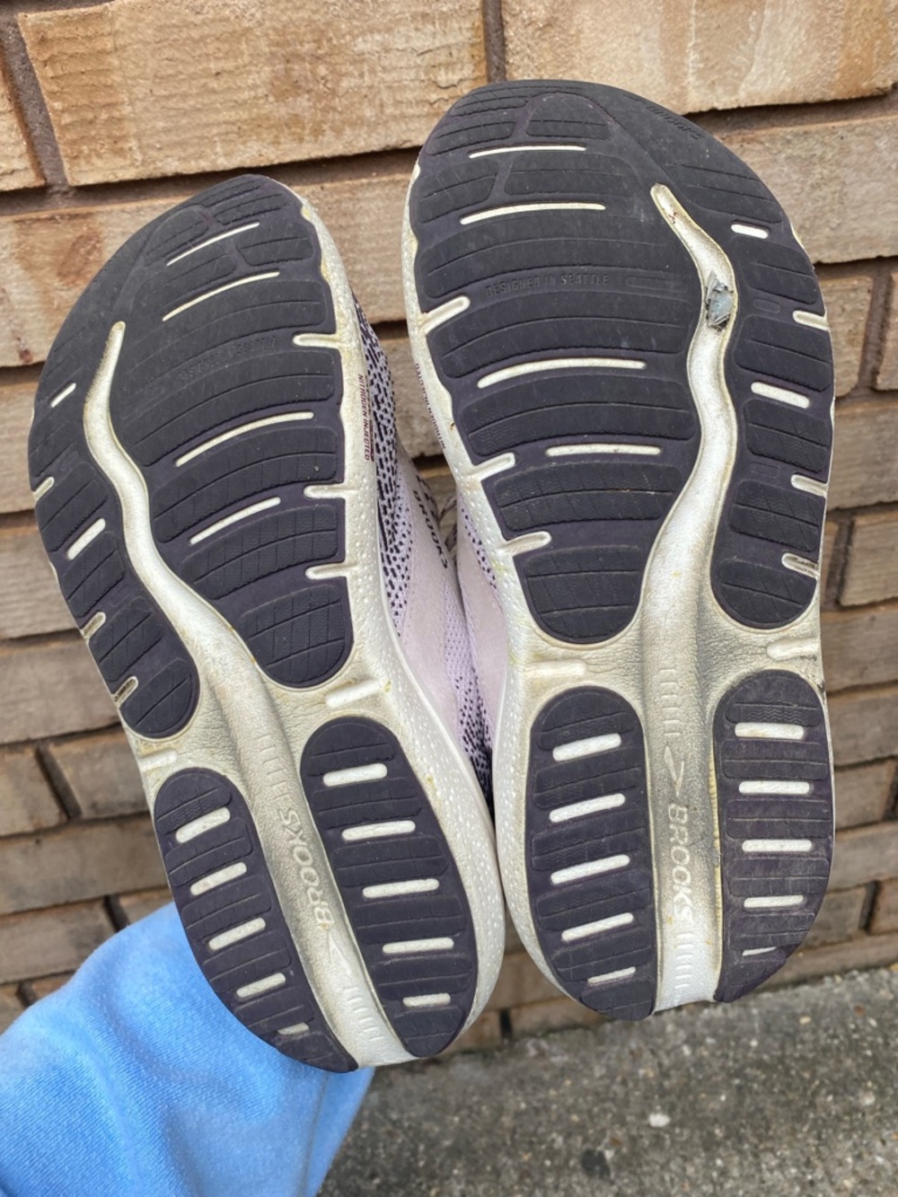 BROOKS Women’s Ghost Max 2 Neutral Running & Walking Tennis Shoe in Size 11 - Picture 8 of 8